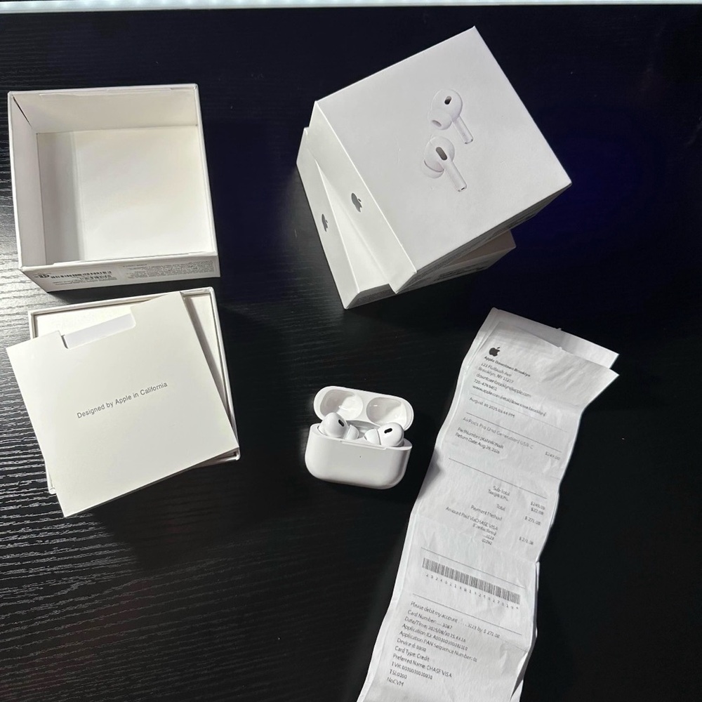 Apple AirPods Pro with White Charging Case